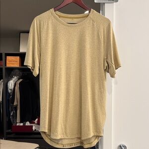 Men's yellow lululemon T-Shirt